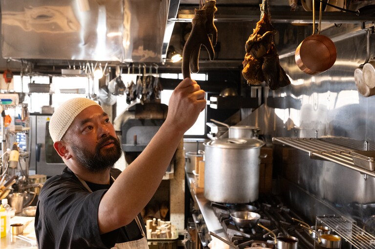 「春に生え替わったばかりの袋角は産毛に覆われていて触るとやわらかいんです」