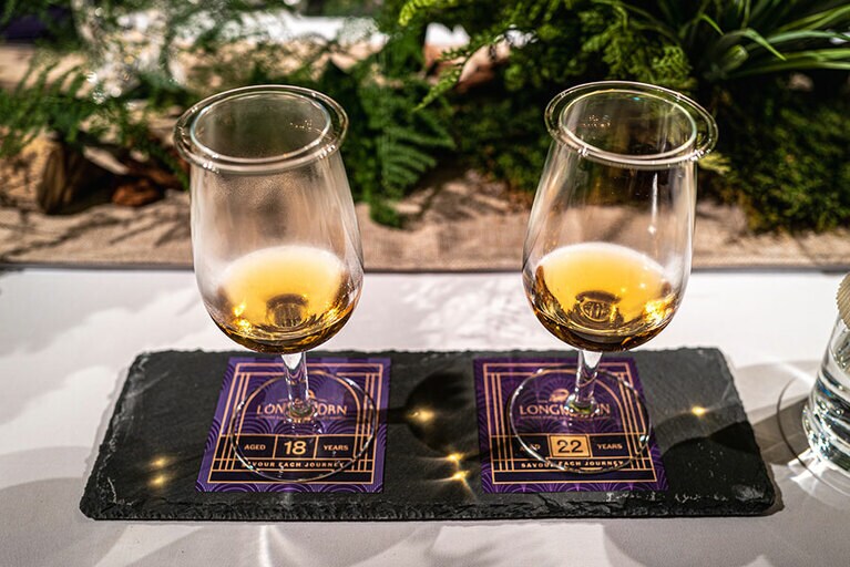 どちらのロングモーンもグラスの蓋を取った瞬間に華やかな香りが広がった。