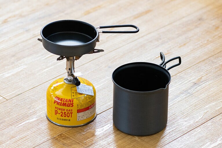 ライテックトレックケトル＆パン 4,400円、ハイパワーガス(小) 748円／PRIMUS(プリムス)