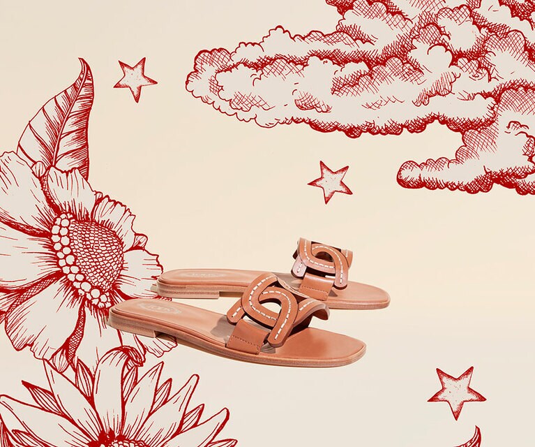 レザー サンダル 72,600円。