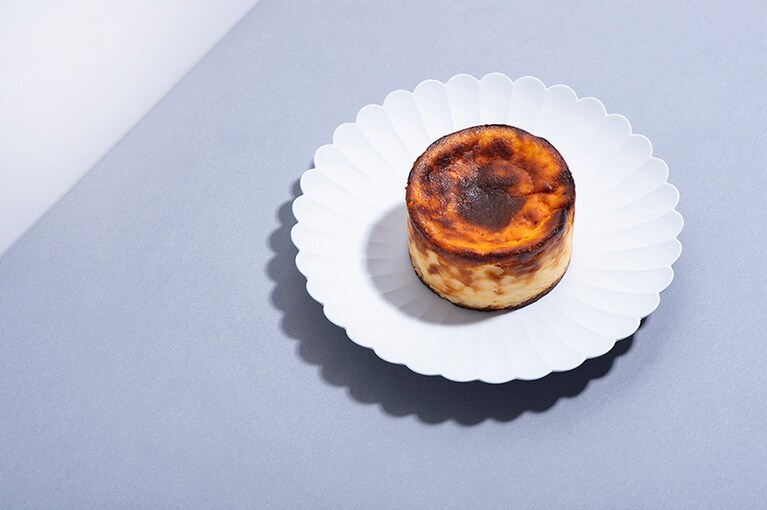 ［マヨルカ］バスクチーズケーキ 555円。