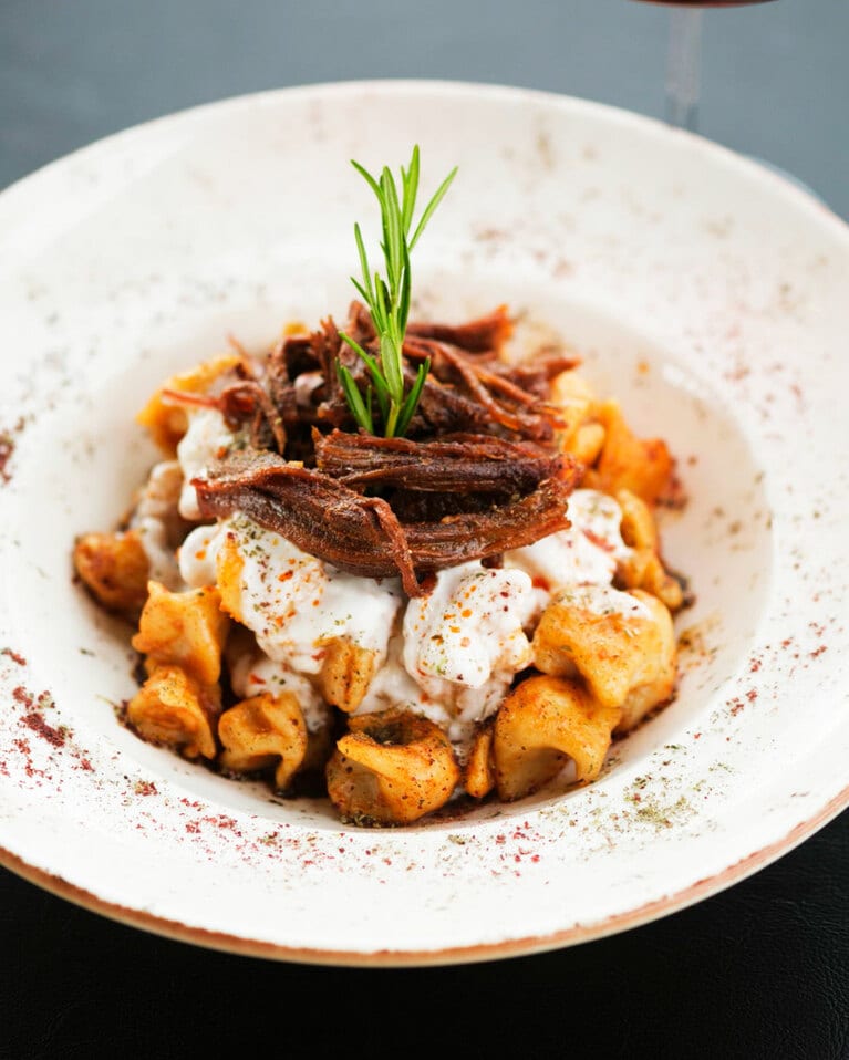 併設のレストラン「バラ・ペル・レストラン」で供される伝統的なトルコ料理の一つ、“マントゥ”650トルコリラ。