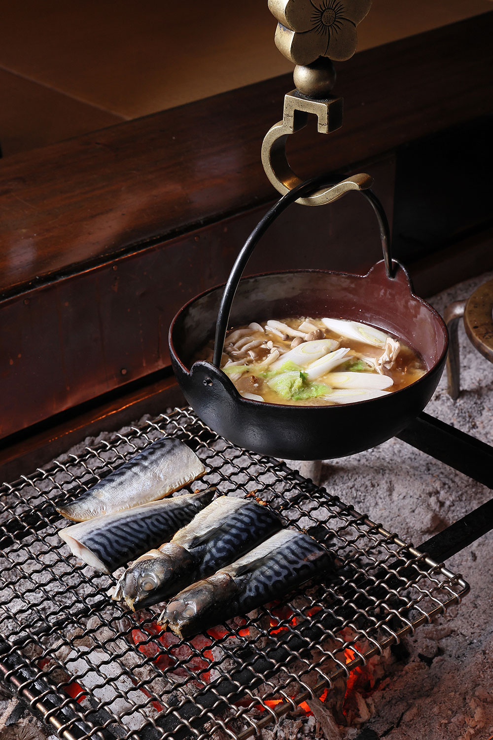 鯖の文化干しは無添加。味噌汁をはじめ朝食では四季折々、旬の食材がふんだんに提供される。