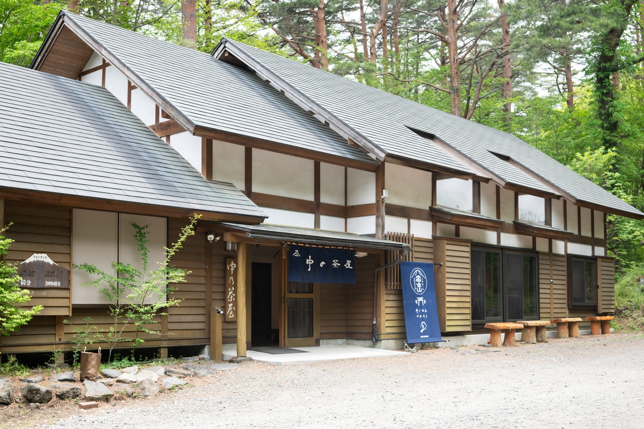 300年以上の歴史を持つ富士山の中ノ茶屋がリニューアル。