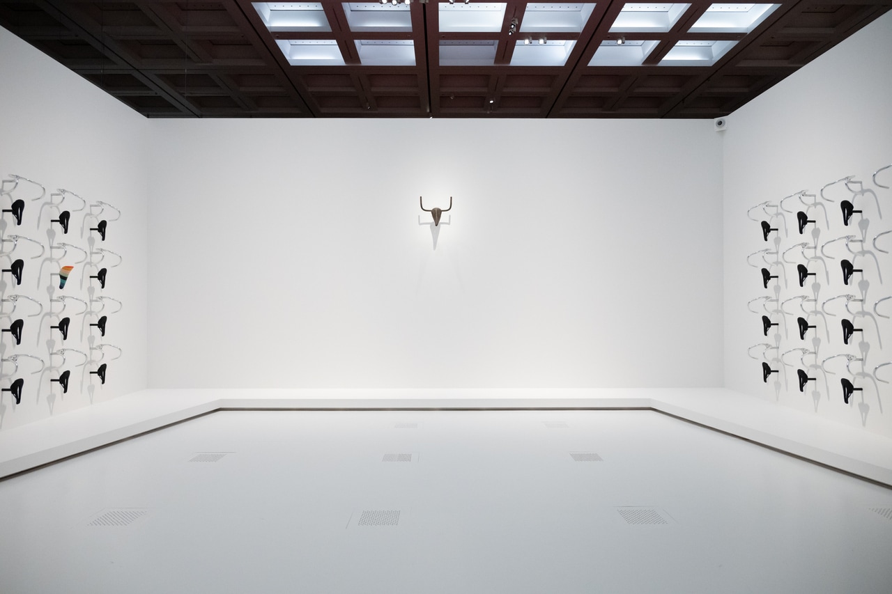 「ピカソ meets ポール・スミス 遊び心の冒険へ」 国立新美術館 2026年 展示風景。