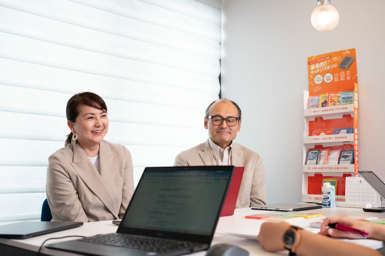 息子たちが入り、会社は大きく変わったと2人は声を弾ませる　©細田忠／文藝春秋
