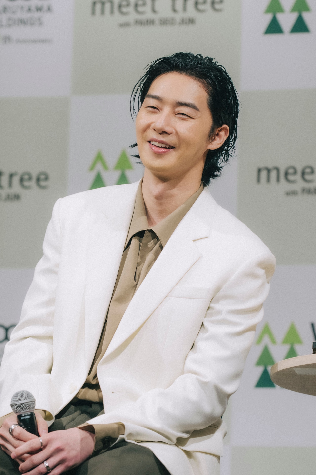 くしゃっとした笑顔が素敵なパク・ソジュンさん。