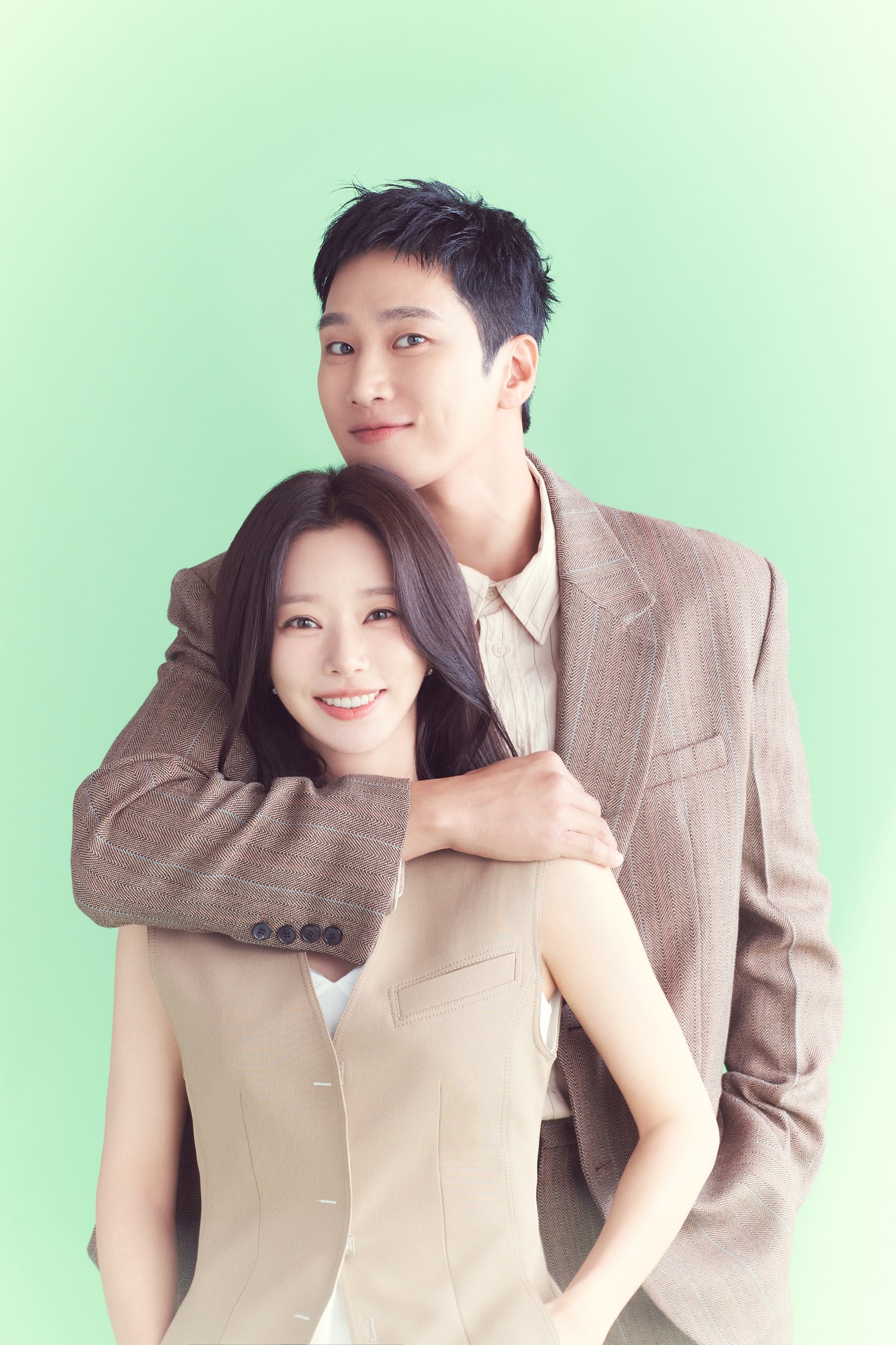 「スプリング・フィーバー」で主演を務めるアン・ボヒョンとイ・ジュビン。@ 2025 CJ ENM STUDIOS Co. Ltd & CJ ENM Co.Ltd All Rights Reserved