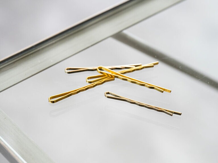 「ゴールドヘアピン・デコレーション」に使用したヘアピン。