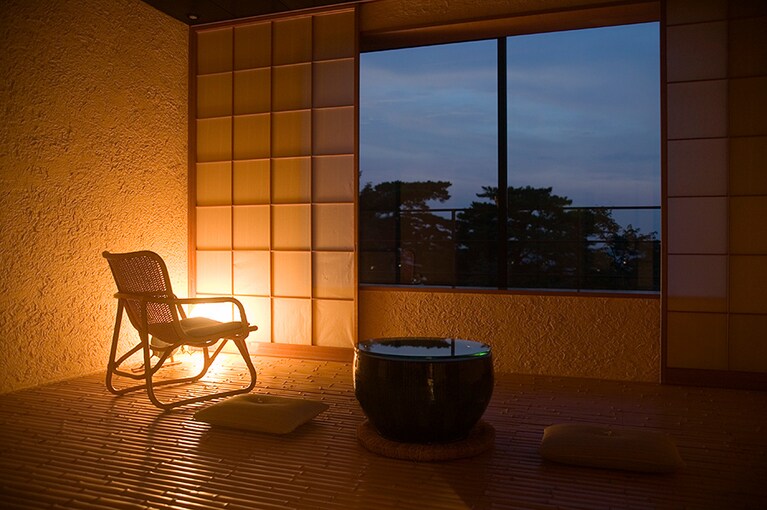 べにや無何有［石川／山代温泉］竹敷のある和洋室。