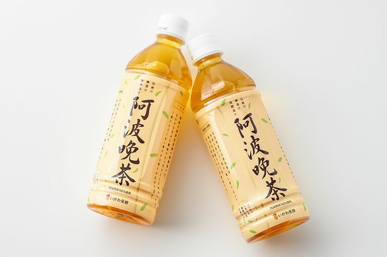 「いかわ発酵「伝統樽漬け発酵の阿波晩茶100％ペットボトル」各500ml 183円／徳島県