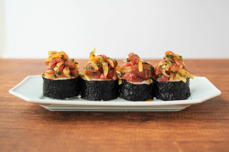 マグたくのっけ寿司。