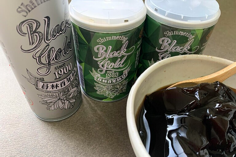 ぷるんぷるんと弾力性のある仙草ゼリーがお手軽に食べられます。