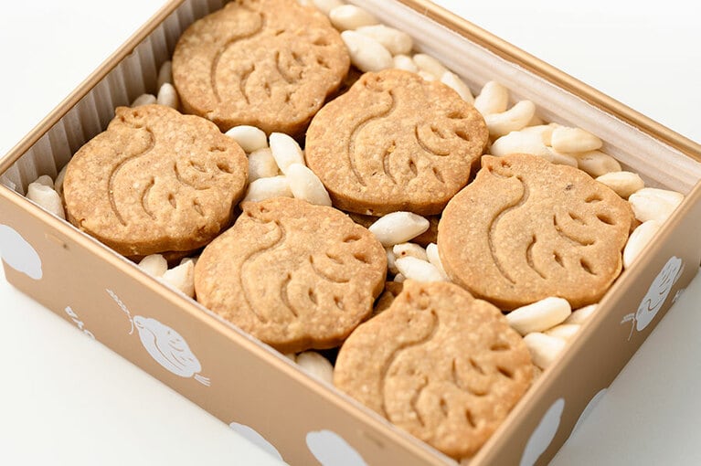 みっちりと詰まったサブレと白ポン。