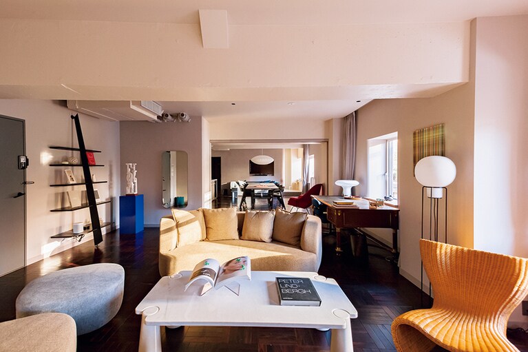 ハネムーナーにぴったりのテラススイート。気の利いたインテリアやキッチン、都庁を眼前に臨むテラスが自慢。