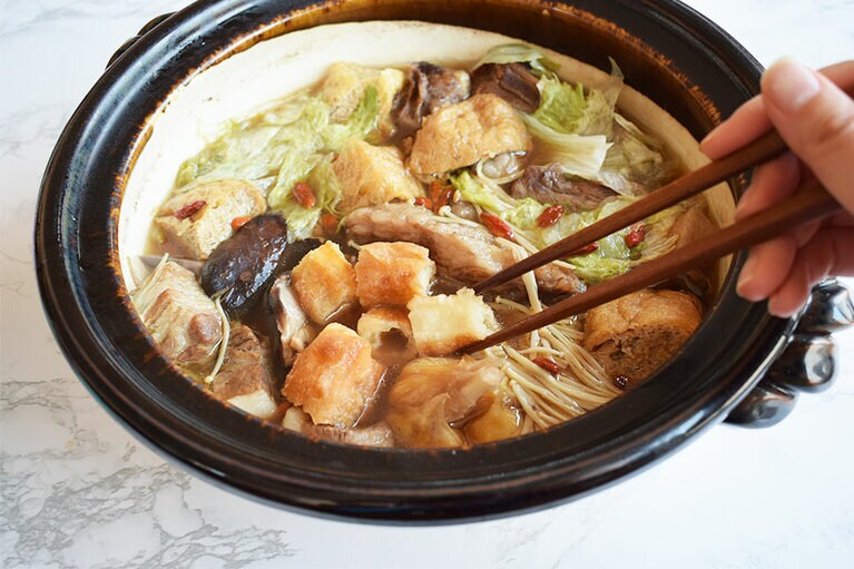 さらに現地の味に近づけたい人は、中華揚げパン(ネット販売で購入可)を用意し、たっぷりスープをしみこませて食べよう。