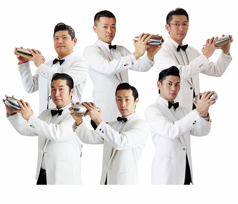 名物バーテンダーの髪型も、50年の歴史のなかで受け継がれてきたものだそう！