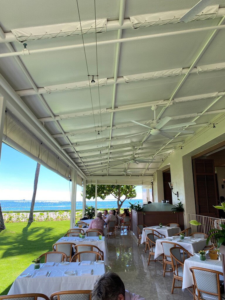 ランチは宿泊客に混じって地元客の姿も多くみかけます。