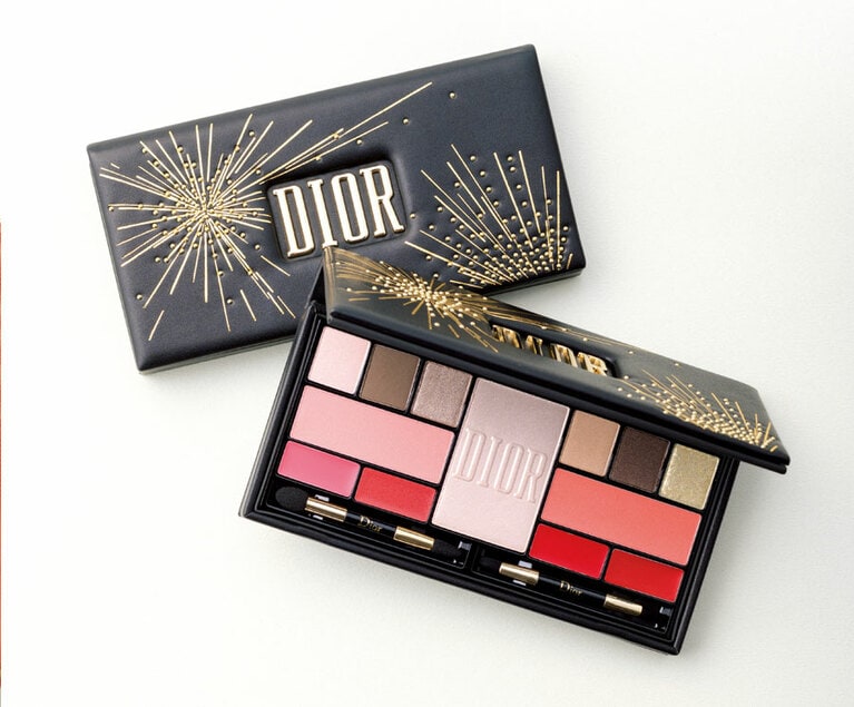 「このパレットひとつで2つの顔が完成。アイシャドウ、チーク、リップがセットされていて贅沢！」(M) 「ミニバッグのようなモードなヴィジュアルで、ホリデー感が高まる」(N) スパークリング マルチユース パレット 12,000円／パルファン・クリスチャン・ディオール(2019年10月18日[金]限定発売)