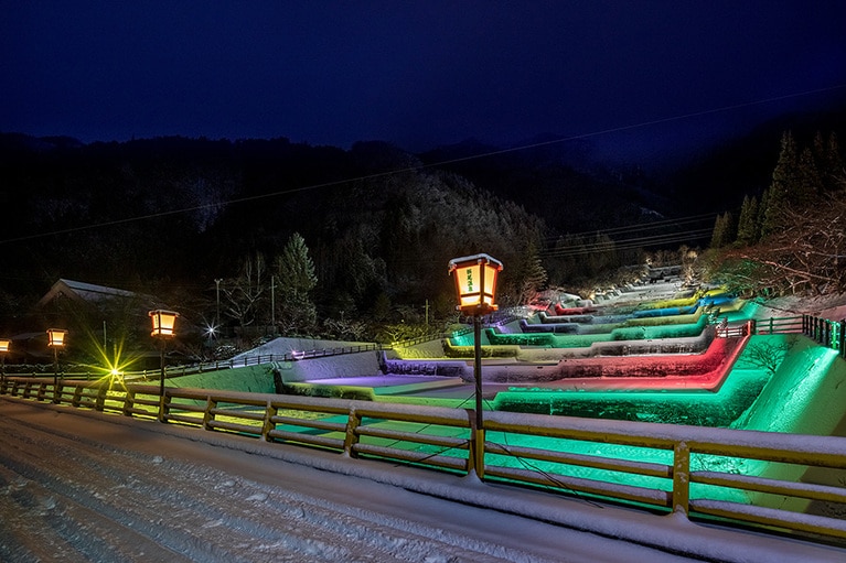 【岐阜県】栃尾温泉 洞谷雪桜ライトアップ。