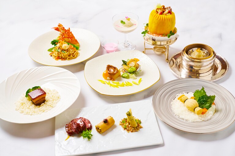 ディナーコースはアミューズと8品で構成。