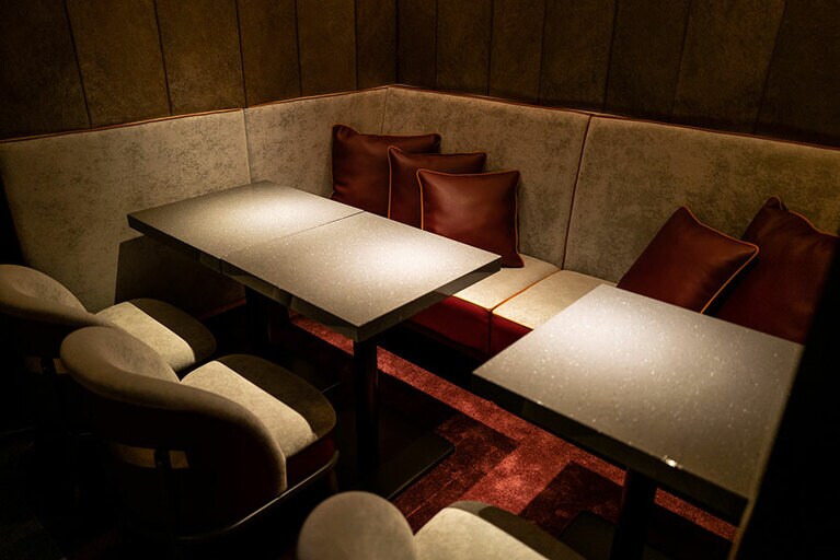 パフェバーのイメージを覆すような、落ち着いた店内。