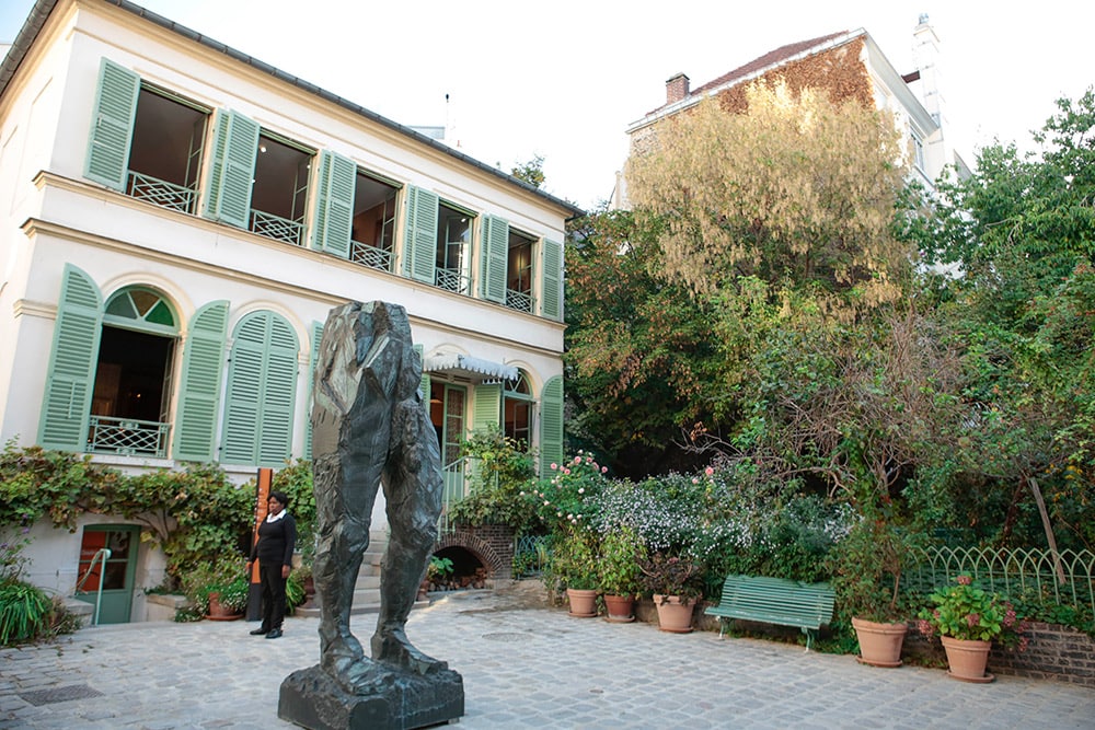 パリ市に寄贈された画家アリィ・シェフェールの館を改装した小さな美術館。