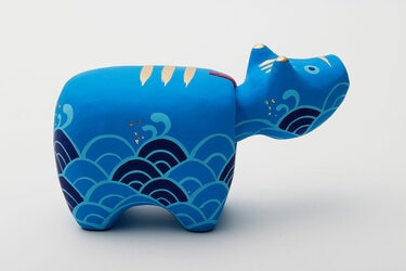 福島県の伝統工芸品】 ニューエイジの赤べこたちも？ 幸運を運ぶ牛「赤