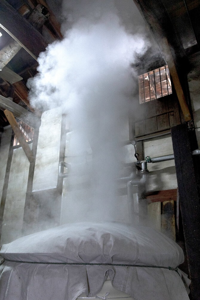 日本酒造りの風景。