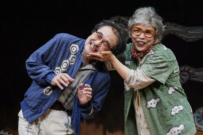 松尾さんと安藤さんの二人芝居『命、ギガ長ス』 ©引地信彦