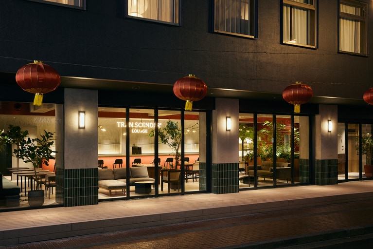 長年愛されてきた「招福門」を再構築するプロジェクトとして、2025年11月14日に開業。