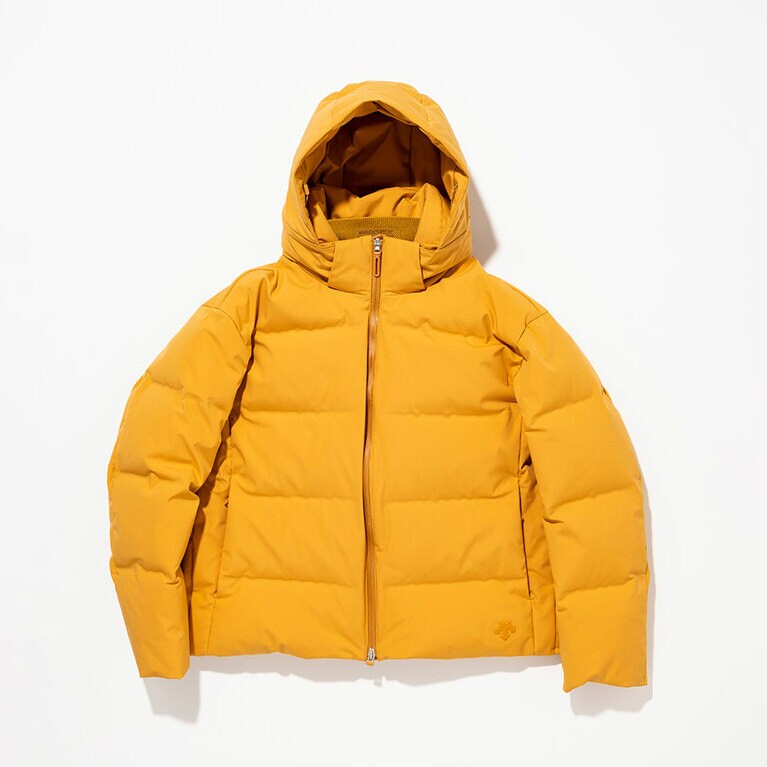 ダウンジャケット99,000円／デサント オルテライン(デサント ブラン 代官山)