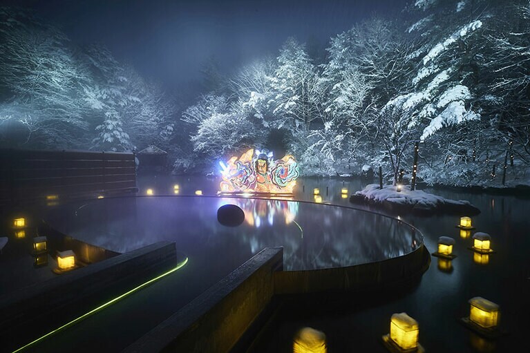 2021年12月1日からは、雪見露天風呂とねぶたを同時に満喫できる“ねぶり流し灯篭”がスタート。