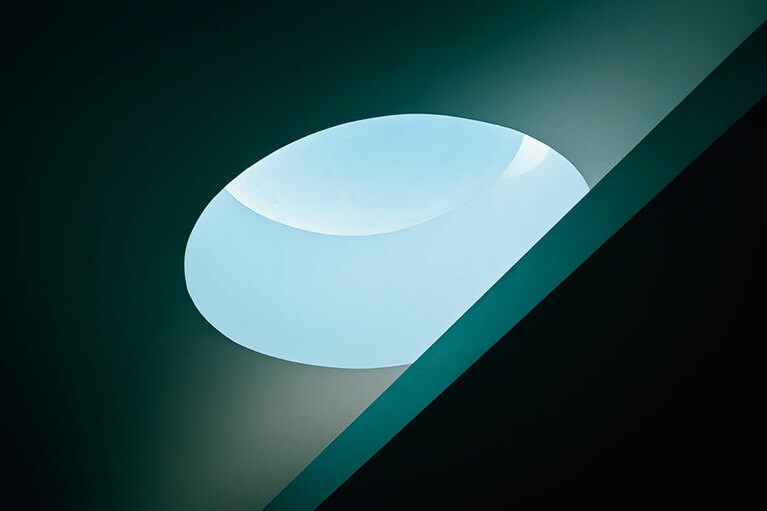 天窓から採る光が館内にふんわり広がる。