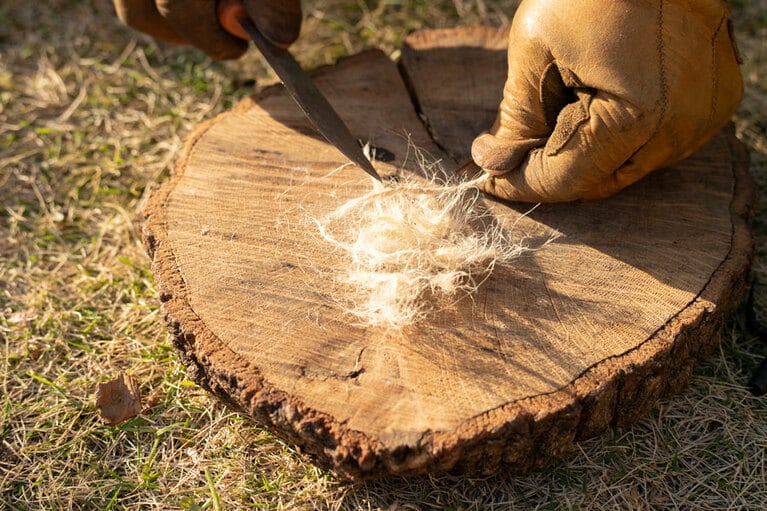 毛玉ができるぐらいの量を目安にほぐす。