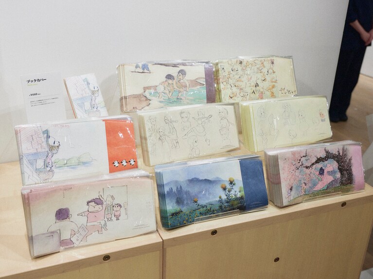 ブックカバーは8作品で展開。