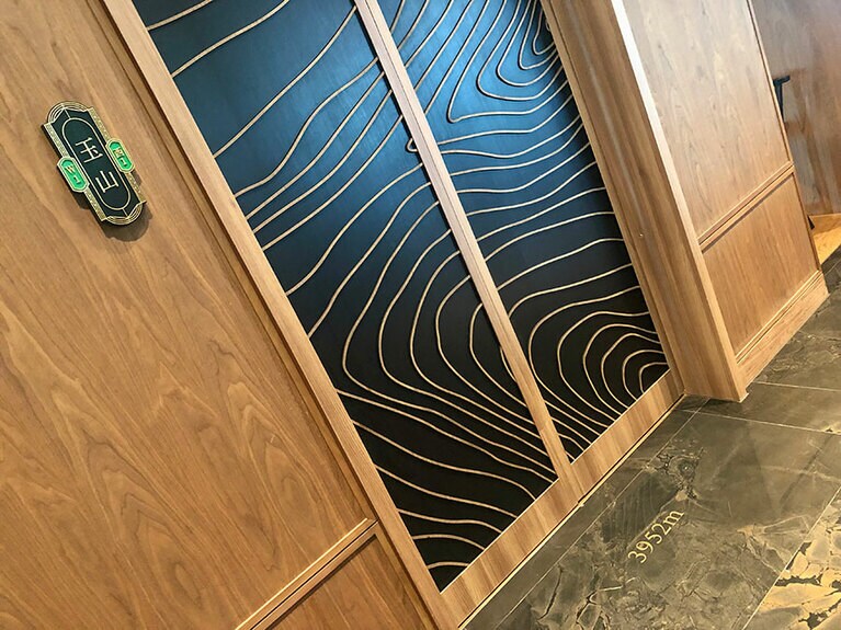 個室は全6室あり、こちらは「玉山」の入り口。玉山は富士山よりも標高の高い、台湾の最高峰です。