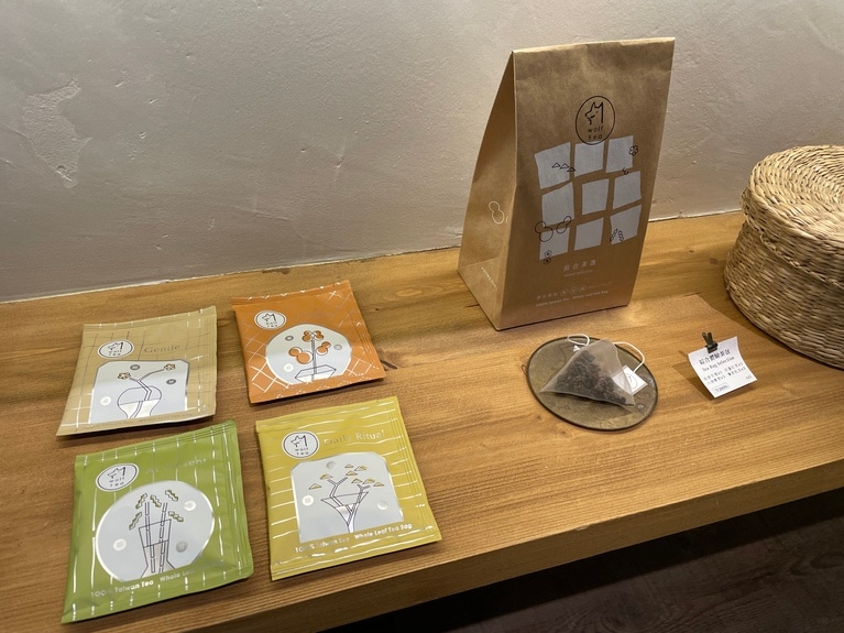 ティーバッグには立体タイプもあり、シンプルでかわいらしいデザインの小分けタイプは、ばらまき用のお土産としても人気です。