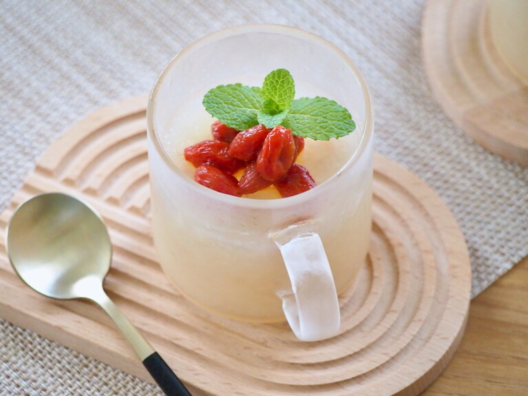 固まったらクコの実を飾って完成。