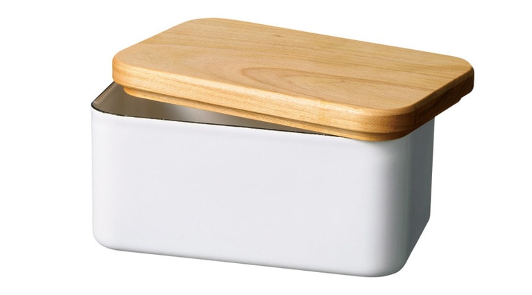 「野田琺瑯のバターケース(450g用)」W15.7×D9.7×H8.1cm 3,300円