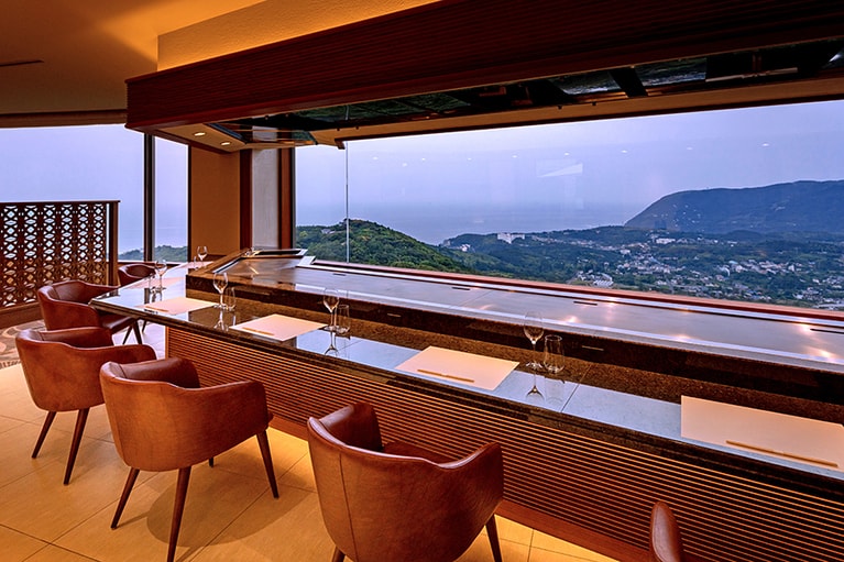 伊豆ホテル リゾート＆スパ［静岡／熱川温泉］鉄板焼きカウンター。