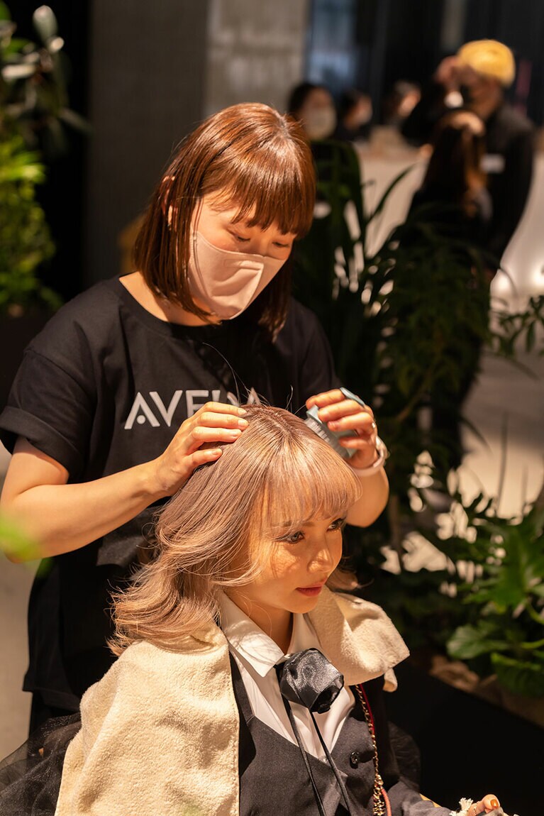 寺田倉庫で開催されたアヴェダのアジア太平洋地域イベントの様子。5万人以上いるサロンアーティストが現場で感じたリアルな声が、AVEDAの製品開発にも生かされる。