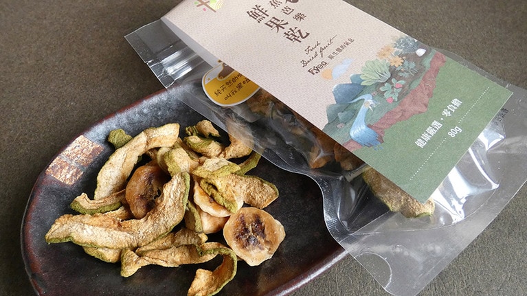 「粗味　鮮果乾」 バナナ＆グァバのドライフルーツ、 120元。甘すぎることなく、自然な優しい甘さが魅力です。