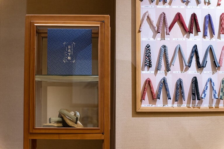 好きな鼻緒を選び、「界 日光」で使われている日光下駄の職人にオーダーできる。