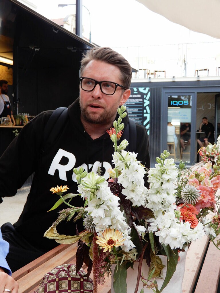 チェコの食の変遷を熱く語る「テイスト・オブ・プラハ」のマーティンさん。