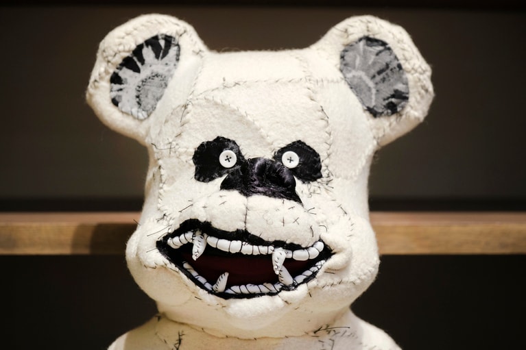 メディコム・トイ プラスで12月14日（日）まで開催中の展示「Bestioles」会場 Anne-Valérie Dupond ONE OF KIND BE@RBRICK 1000％（各550,000円）