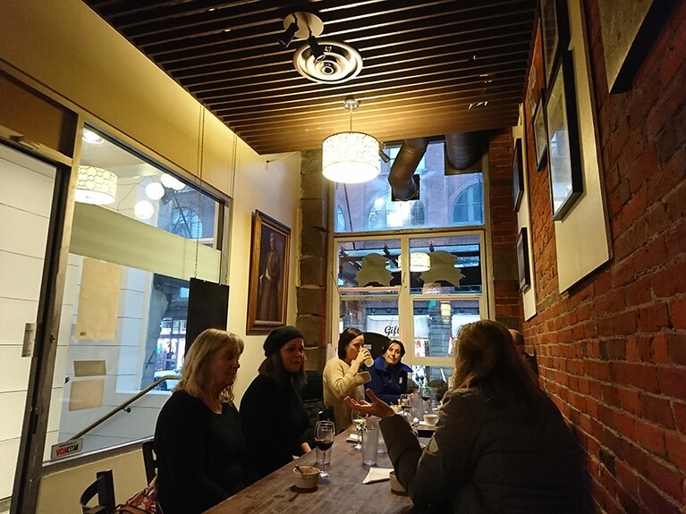 個室が参加者同士の距離を縮めてくれる。