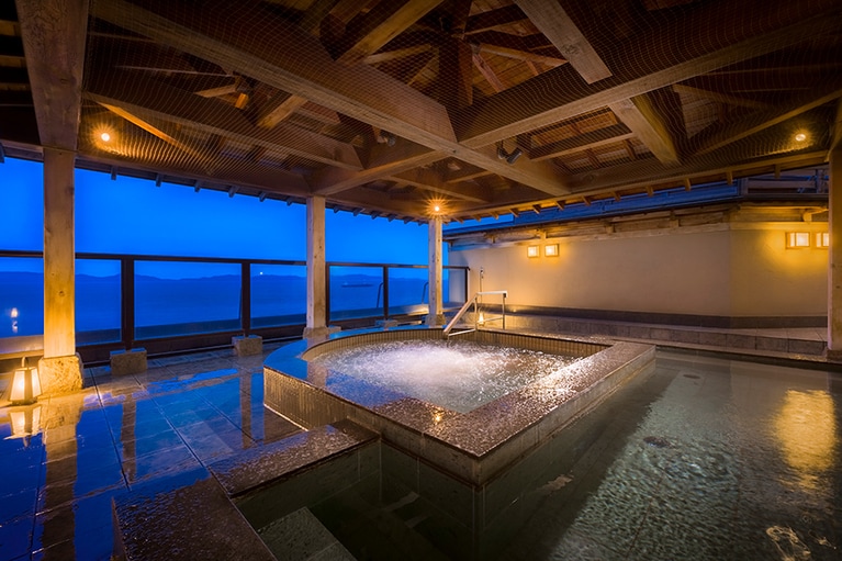 旬景浪漫 銀波荘［愛知／西浦温泉］大浴場 風澄乃湯 露天風呂。