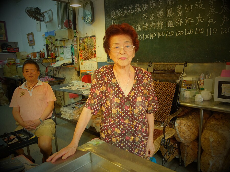 「徳裕魚丸店」の看板娘は御年94歳！　日本語で話しかけてくれた。