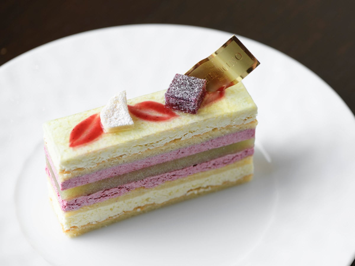 フランス菓子大全　イデミスギノ　進化する菓子 イデミ スギノ」 進化する菓子 -TASTE IN PROGRESS- | 杉野 英実 |本